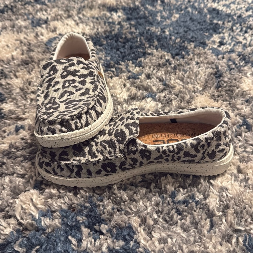 Women’s Hey Dude Cheetah print size 6